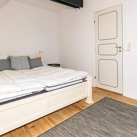 度假居 20 Person In