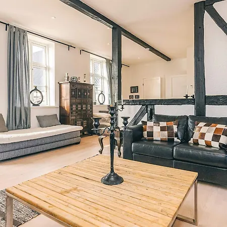 度假居 20 Person In *